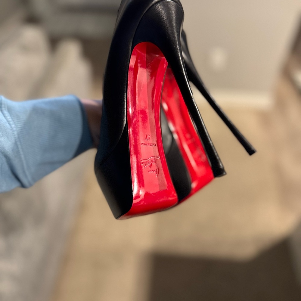 Christian Louboutin Elegant Black Heels Dolly - Picture 3 of 7